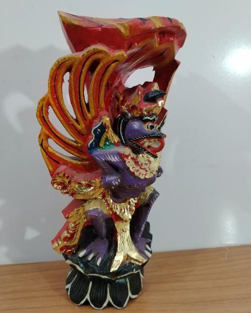 Escultura de Garuda en Madera Tallada
