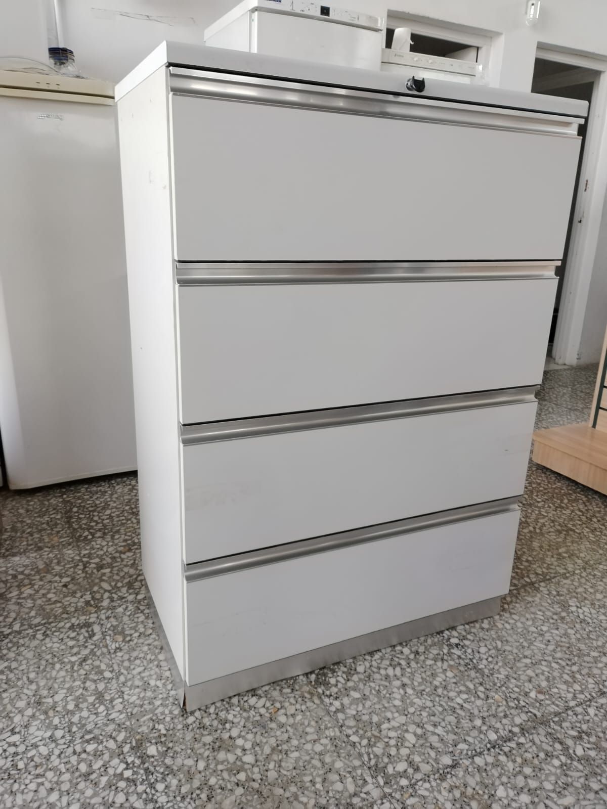 Archivador de metal con cajones y sistema colgante