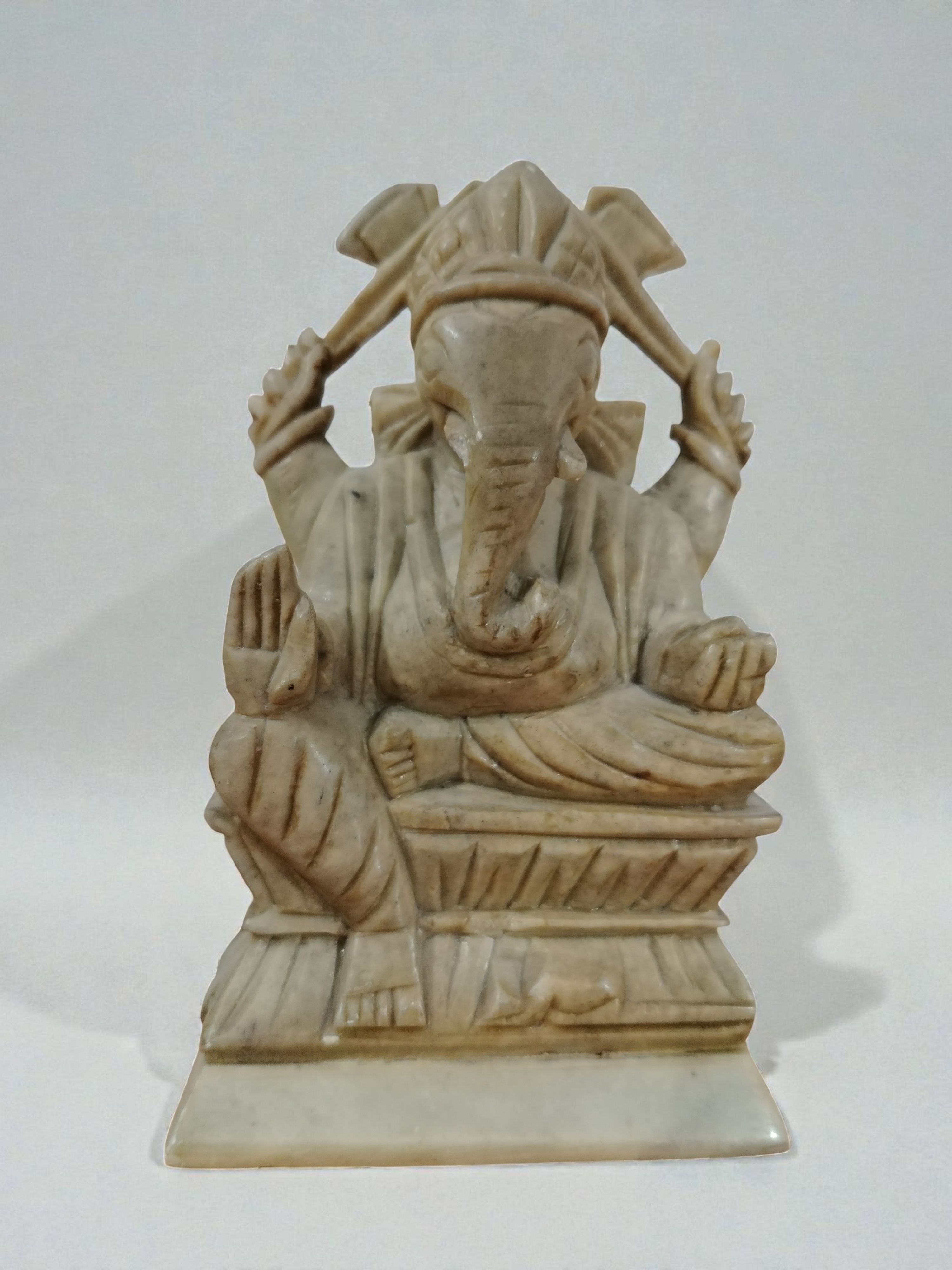 Estatua de Ganesha en Piedra Tallada