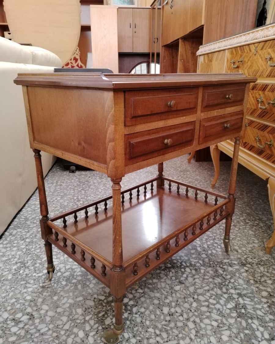 Mesa auxiliar antigua con ruedas y cajones - imagen 2