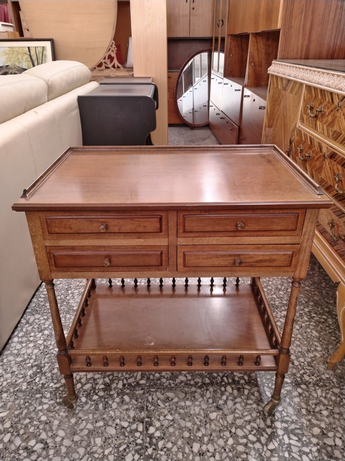 Mesa auxiliar antigua con ruedas y cajones - miniatura 3