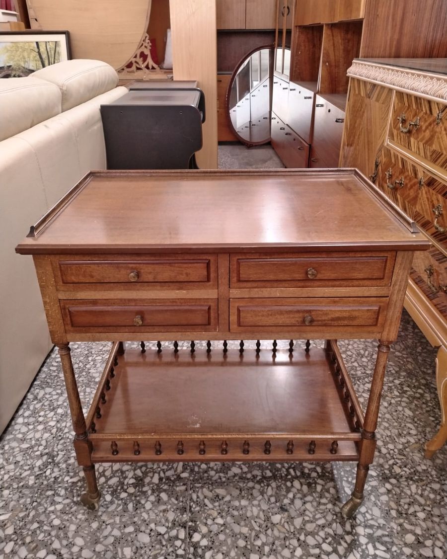 Mesa auxiliar antigua con ruedas y cajones - imagen 3