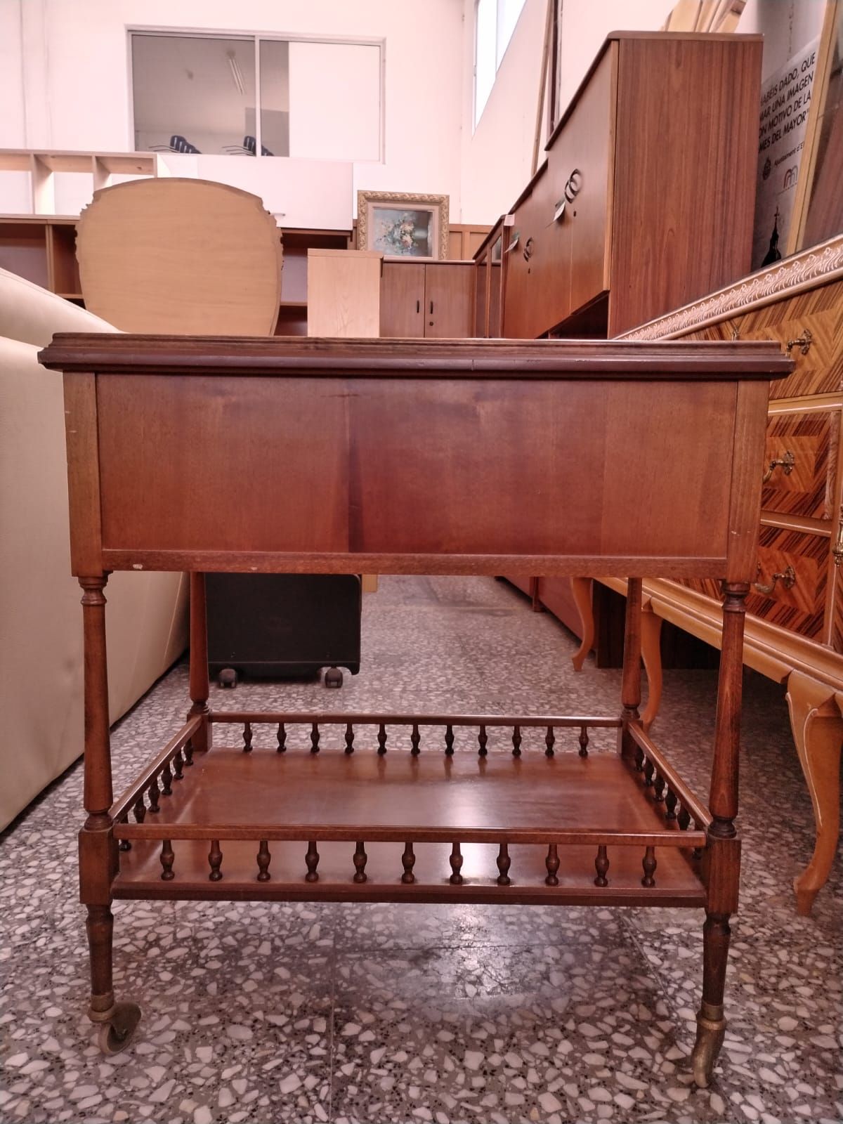 Mesa auxiliar antigua con ruedas y cajones - miniatura 4