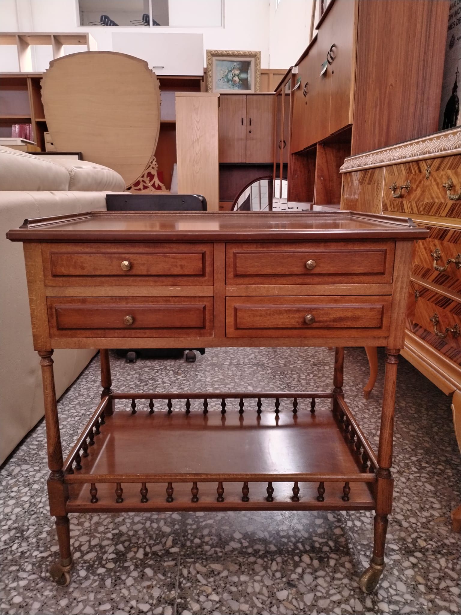 Mesa auxiliar antigua con ruedas y cajones - miniatura 5
