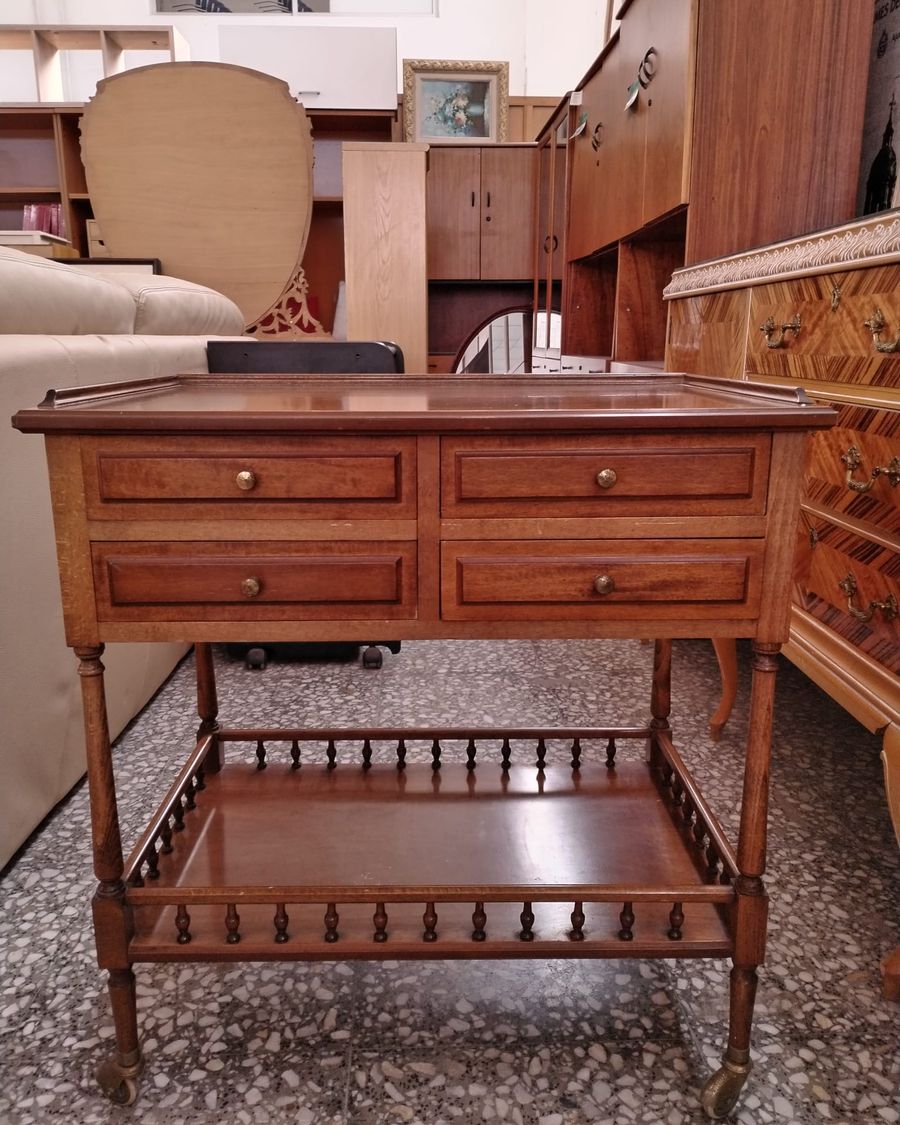 Mesa auxiliar antigua con ruedas y cajones - imagen 5