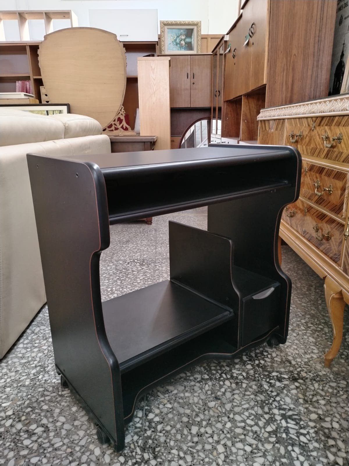 Mesa de despacho negra con cajón y ruedas - imagen 1