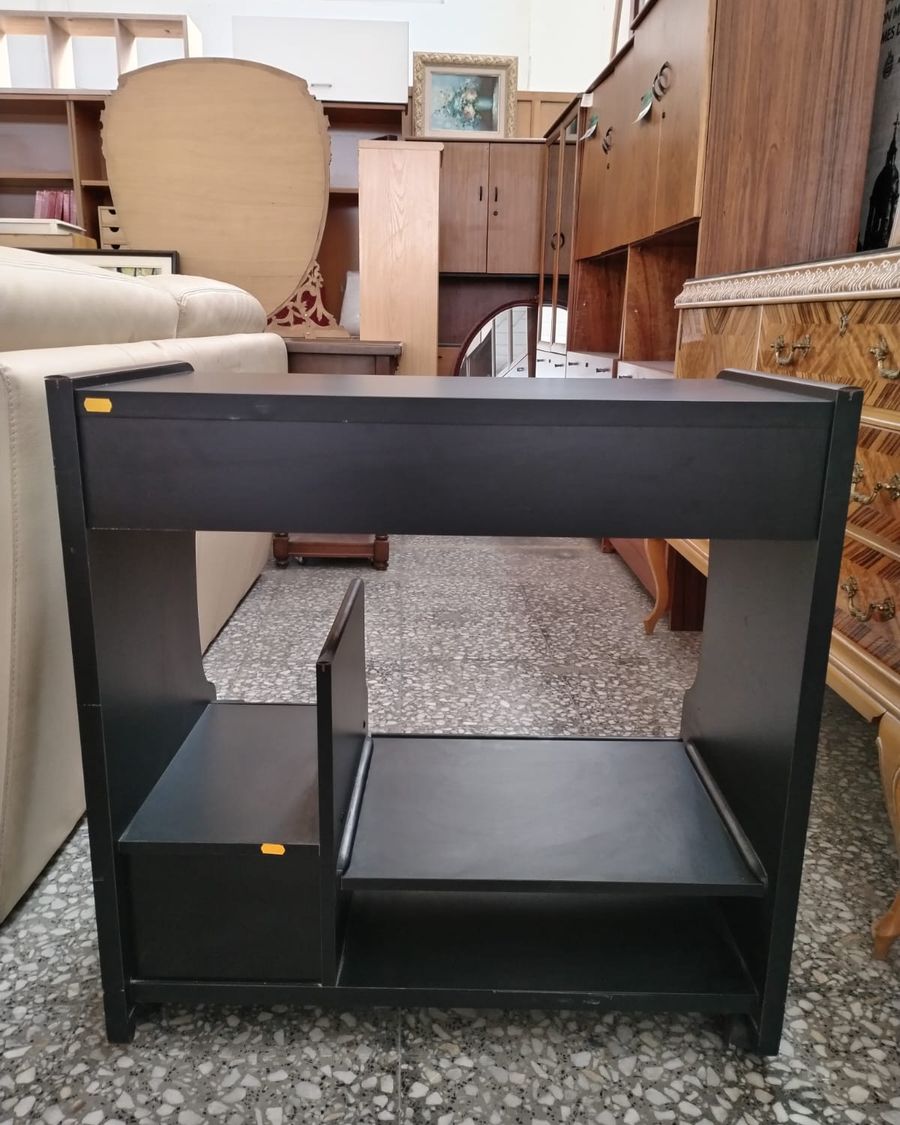 Mesa de despacho negra con cajón y ruedas - imagen 2