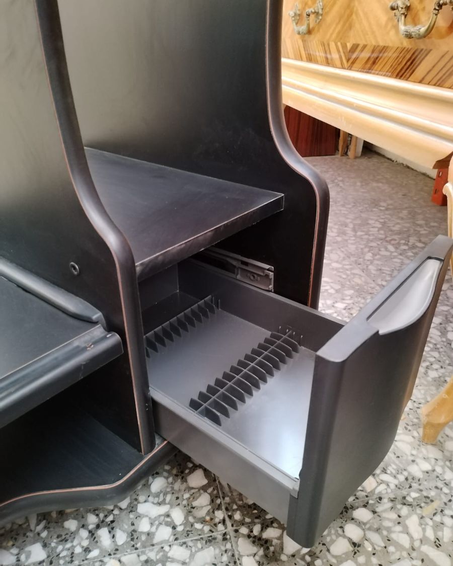 Mesa de despacho negra con cajón y ruedas - imagen 6