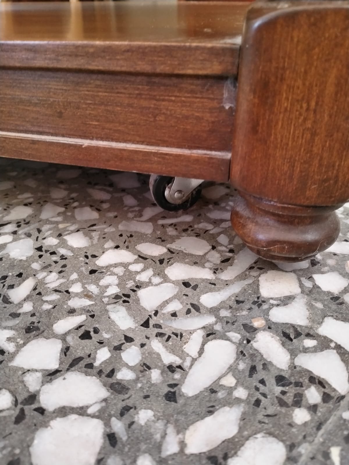 Mesa de tv de estilo clásico - imagen 1