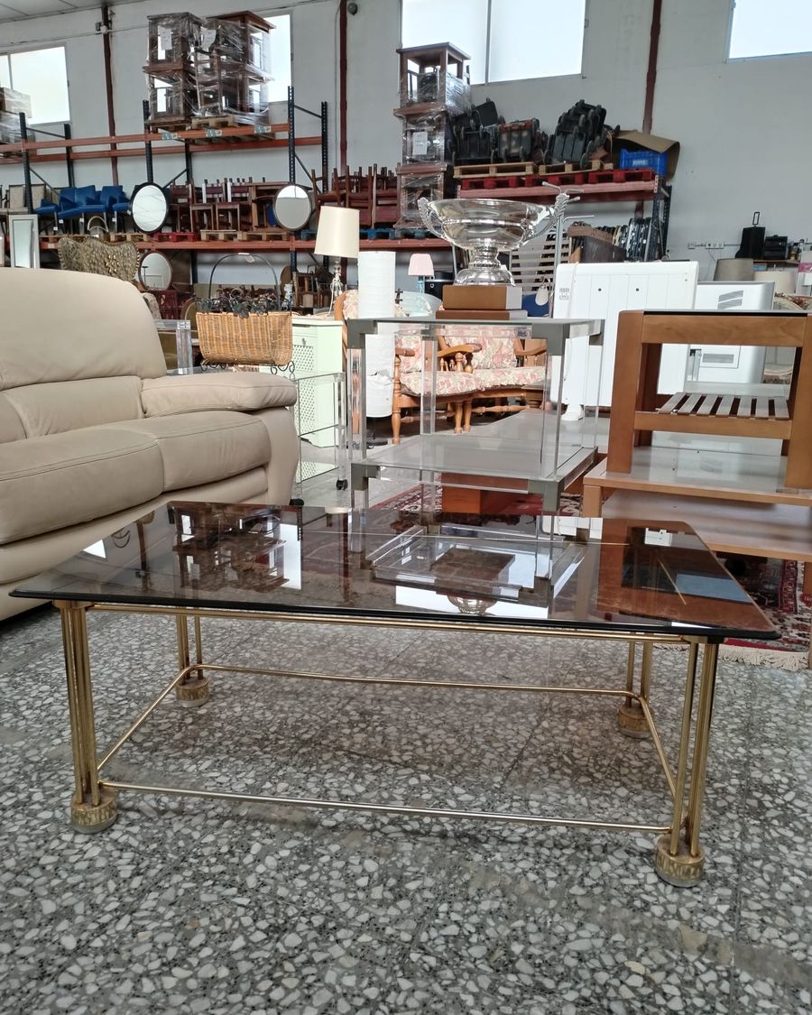 Mesa de centro vintage de latón y cristal ahumado - imagen 4
