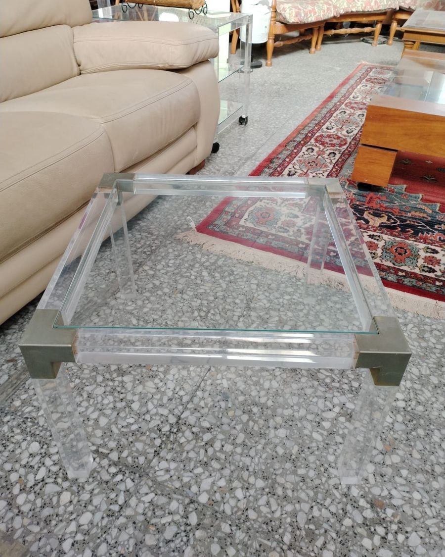 Mesa de centro de plexiglás y cristal con detalles en metal - imagen 1