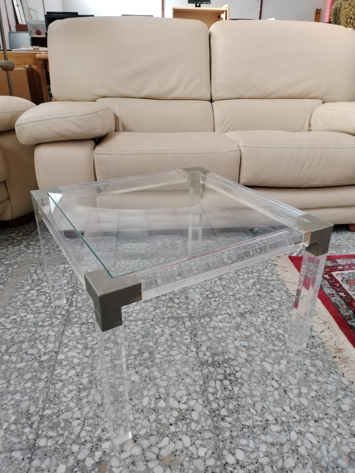 Mesa de centro de plexiglás y cristal con detalles en metal - miniatura 3