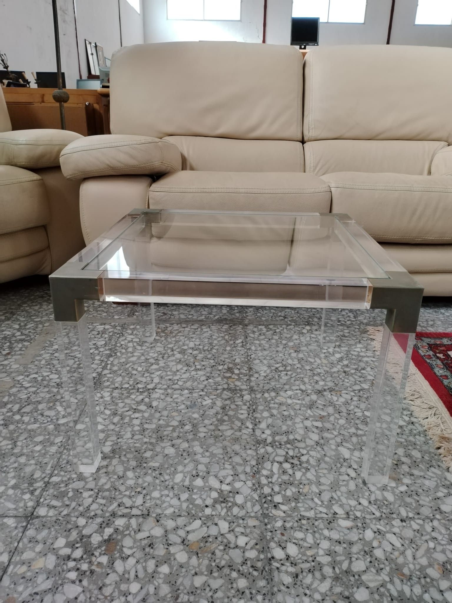 Mesa de centro de plexiglás y cristal con detalles en metal - miniatura 4