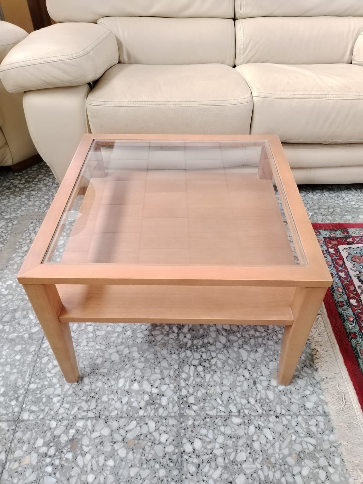 Mesa de centro de madera y cristal