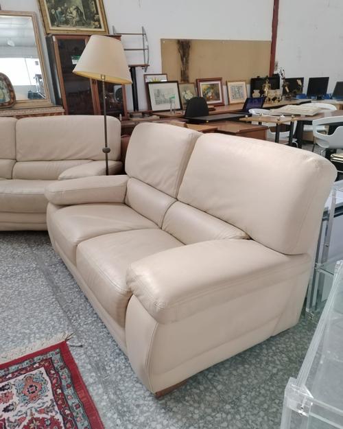 Par de sofás de cuero beige