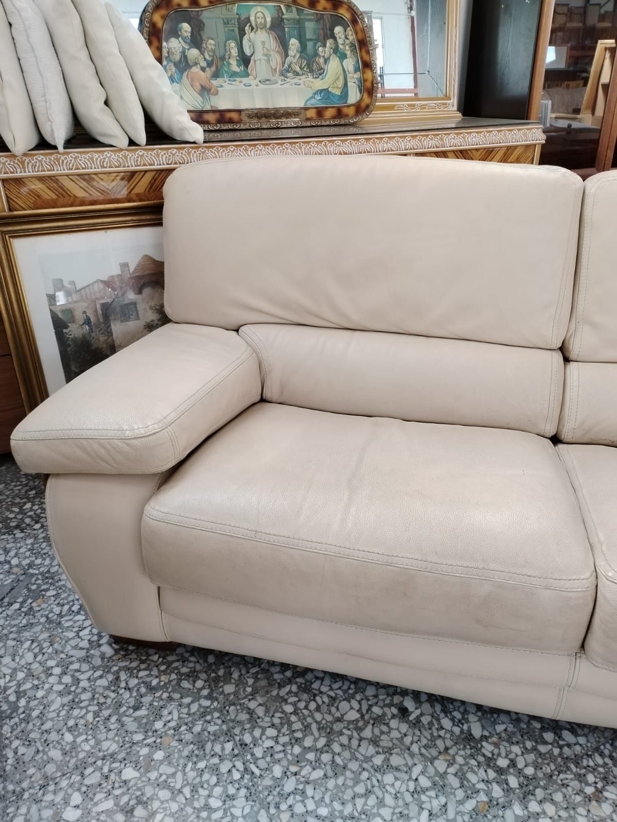 Par de sofás de cuero beige - miniatura 3