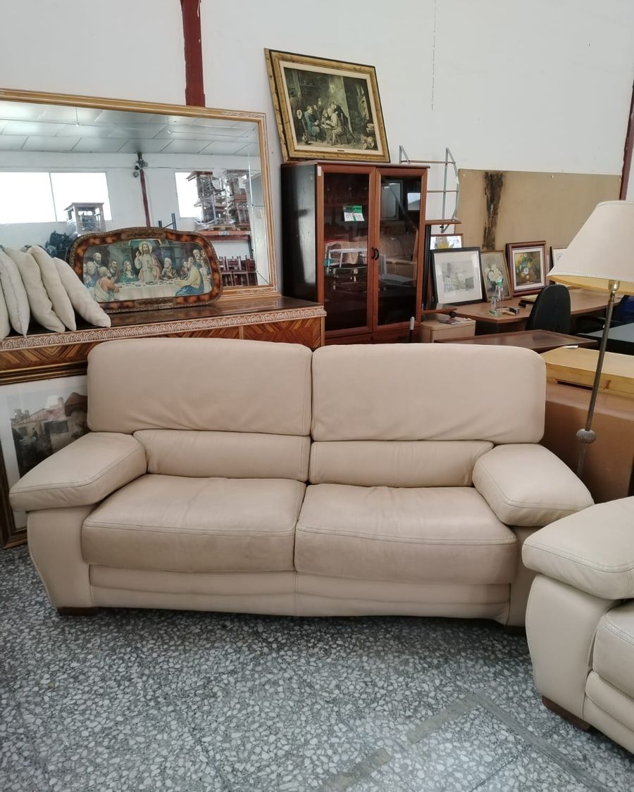Par de sofás de cuero beige - imagen 4
