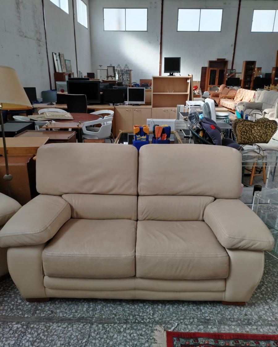 Par de sofás de cuero beige - imagen 5