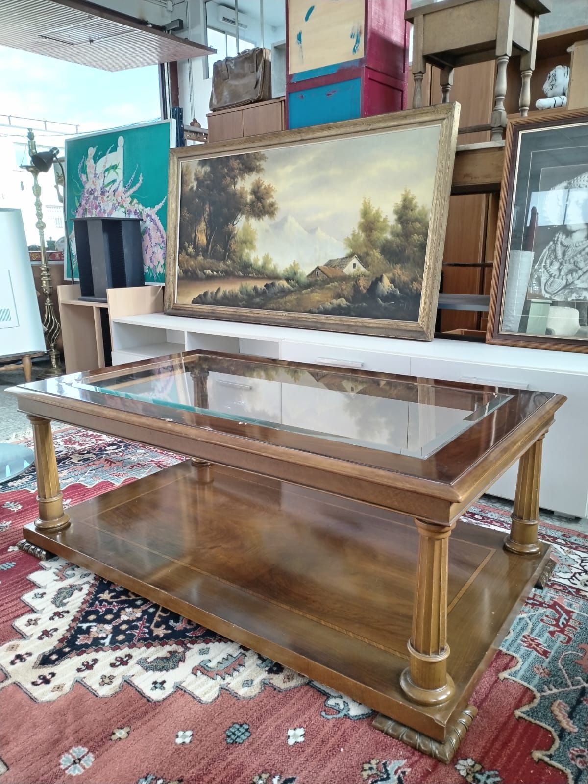 Mesa de centro con cristal y estante inferior