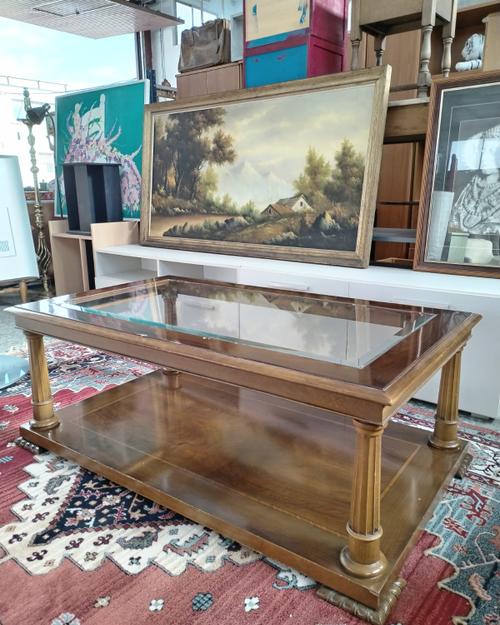 Mesa de centro con cristal y estante inferior