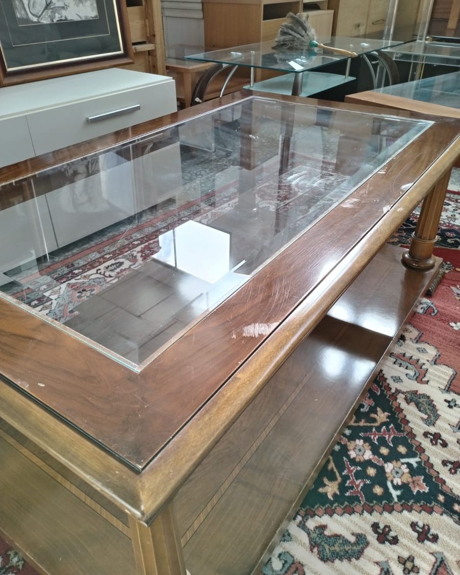 Mesa de centro con cristal y estante inferior - imagen 2