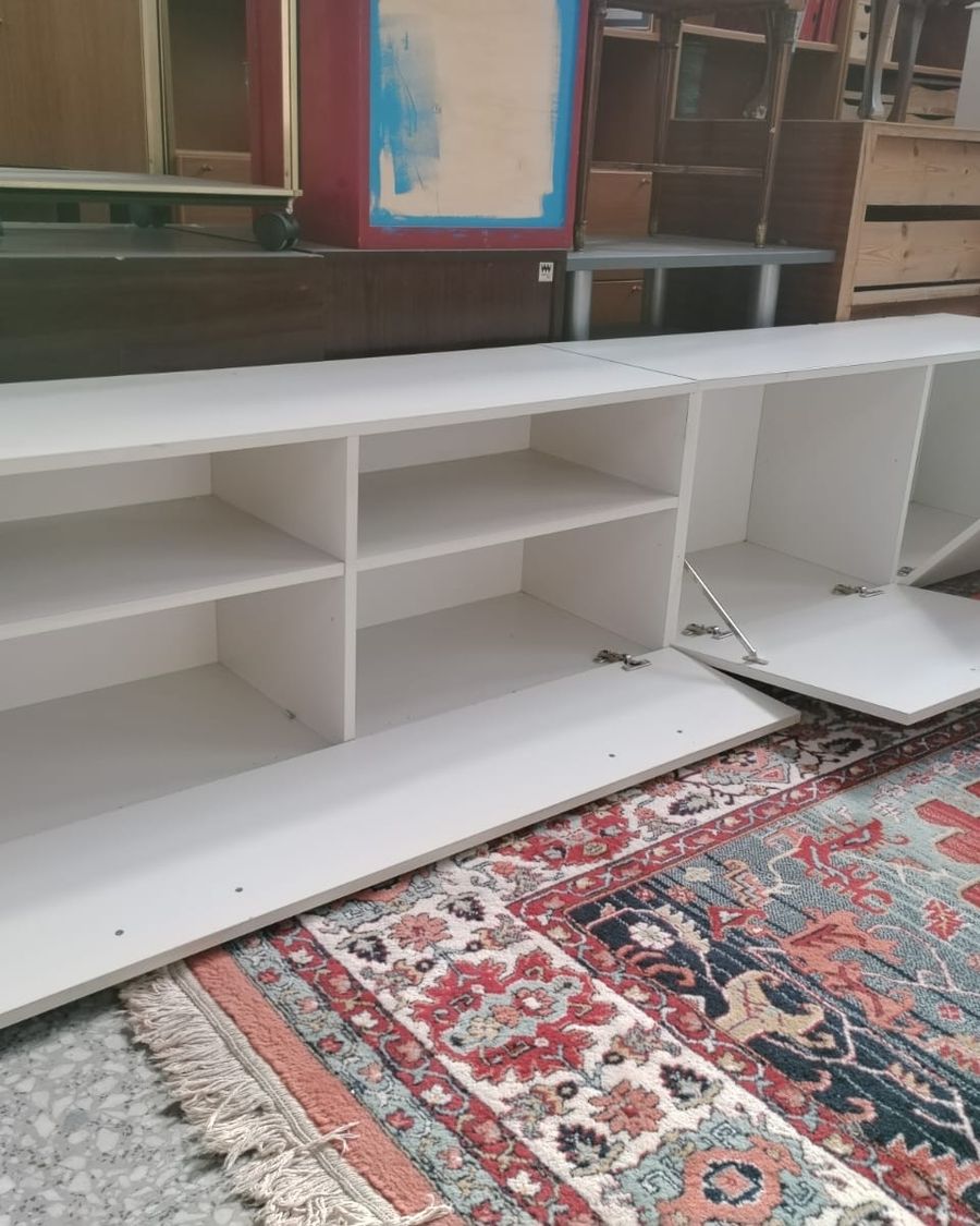 Mueble bajo para tv blanco moderno - imagen 2