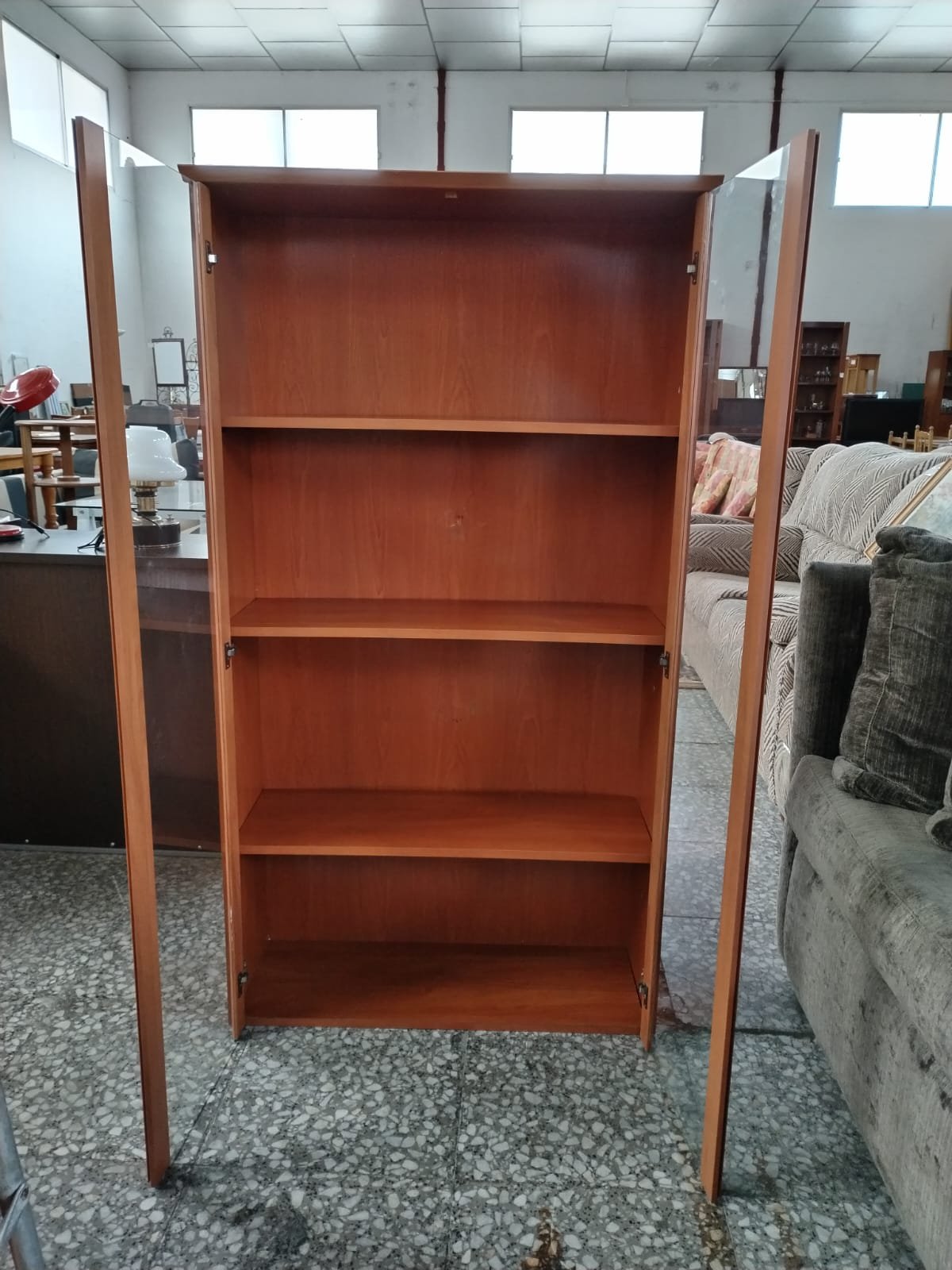 Vitrina con puertas de cristal - imagen 1