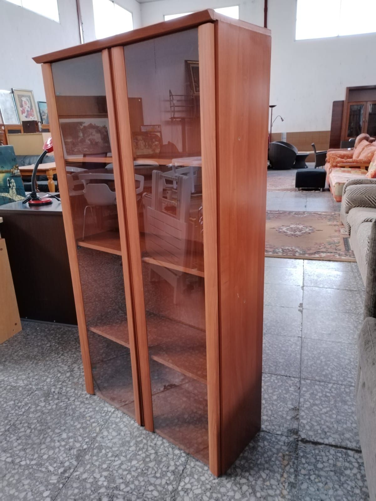 Vitrina con puertas de cristal - miniatura 2