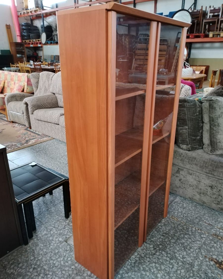 Vitrina con puertas de cristal - imagen 3