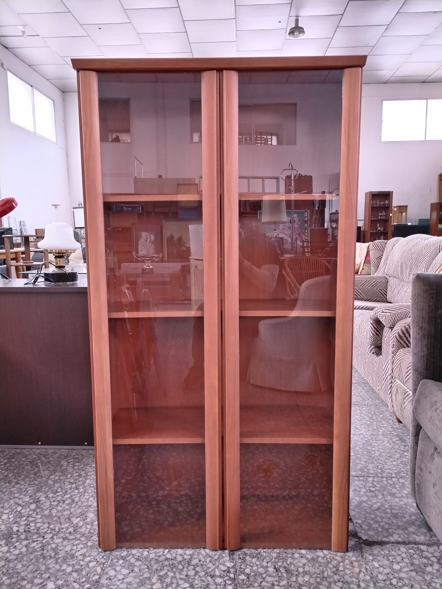 Vitrina con puertas de cristal - miniatura 4