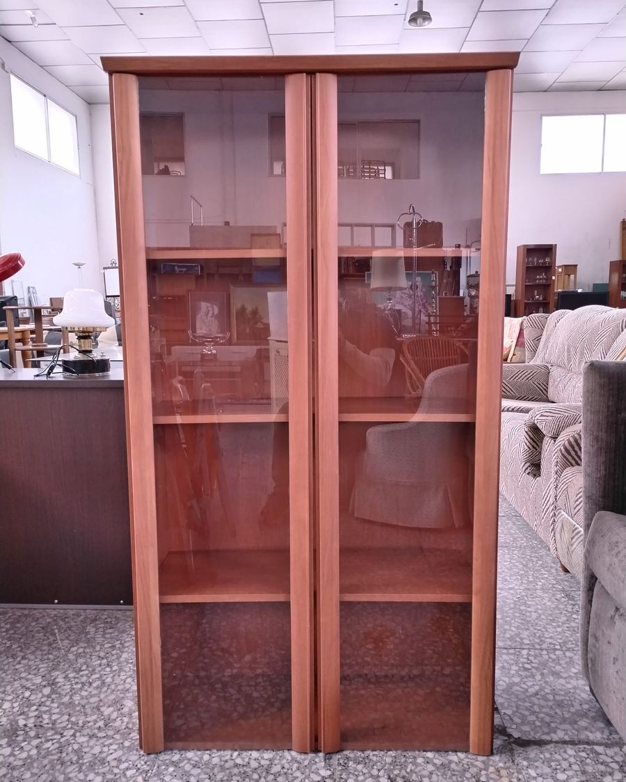 Vitrina con puertas de cristal - imagen 4
