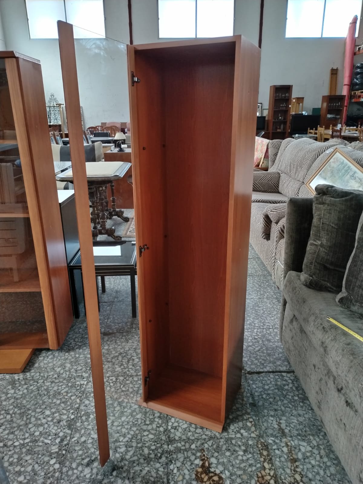 Vitrina de madera con puerta de cristal - imagen 1