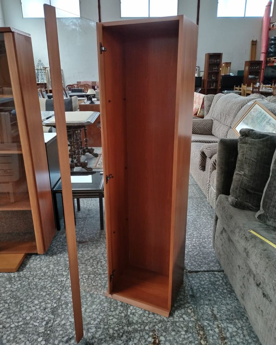 Vitrina de madera con puerta de cristal - imagen 1