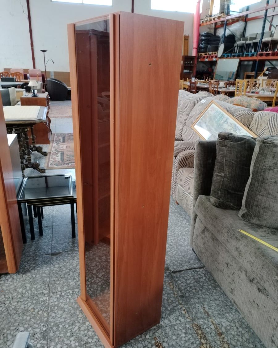 Vitrina de madera con puerta de cristal - imagen 2