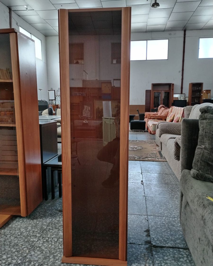 Vitrina de madera con puerta de cristal - imagen 4