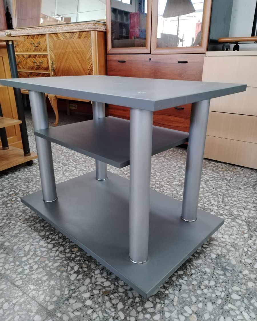 Mesa de TV gris con estructura metálica - imagen 4