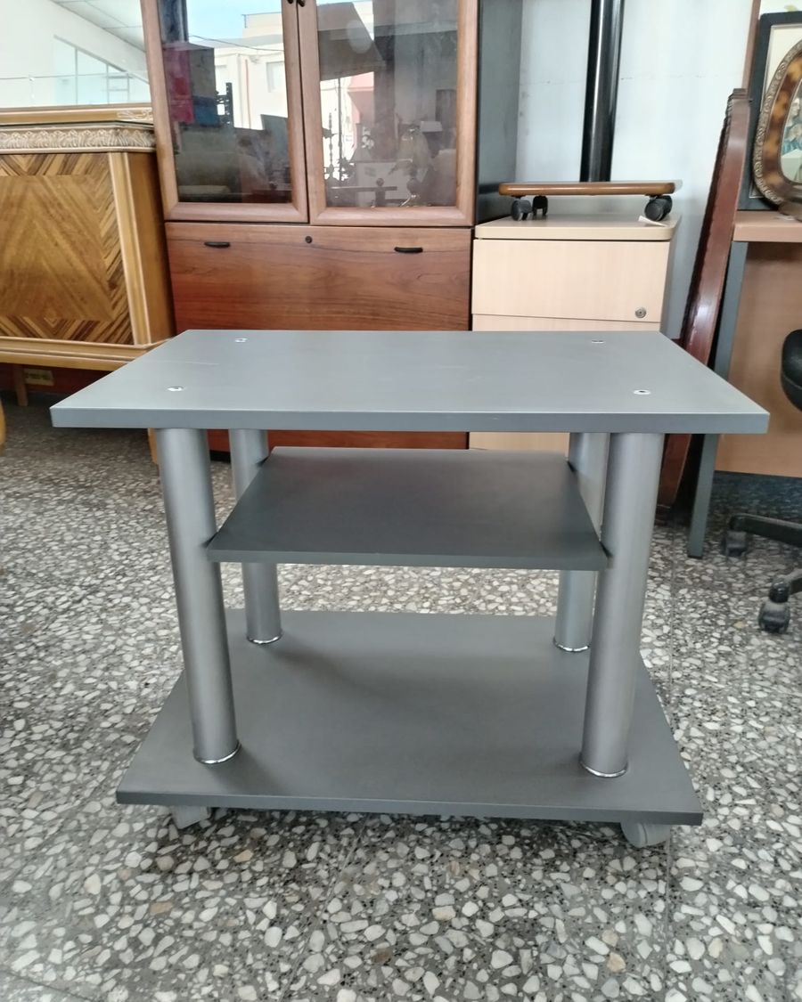Mesa de TV gris con estructura metálica - imagen 5