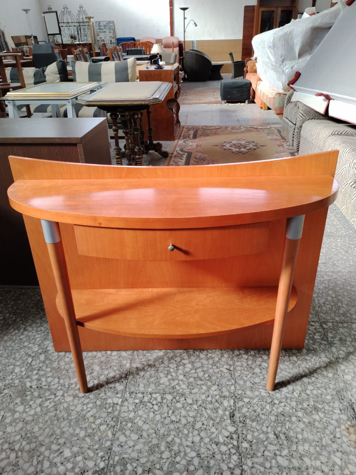 Mueble recibidor semicircular estilo retro - imagen 1