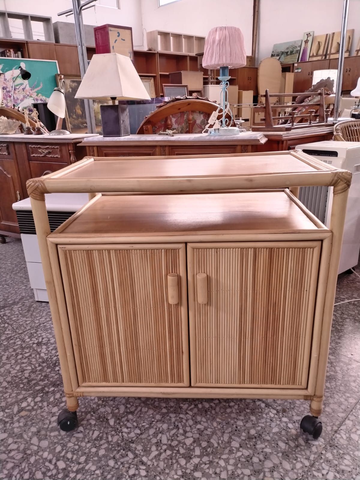 Mueble auxiliar de bambú y ratán con ruedas - miniatura 4
