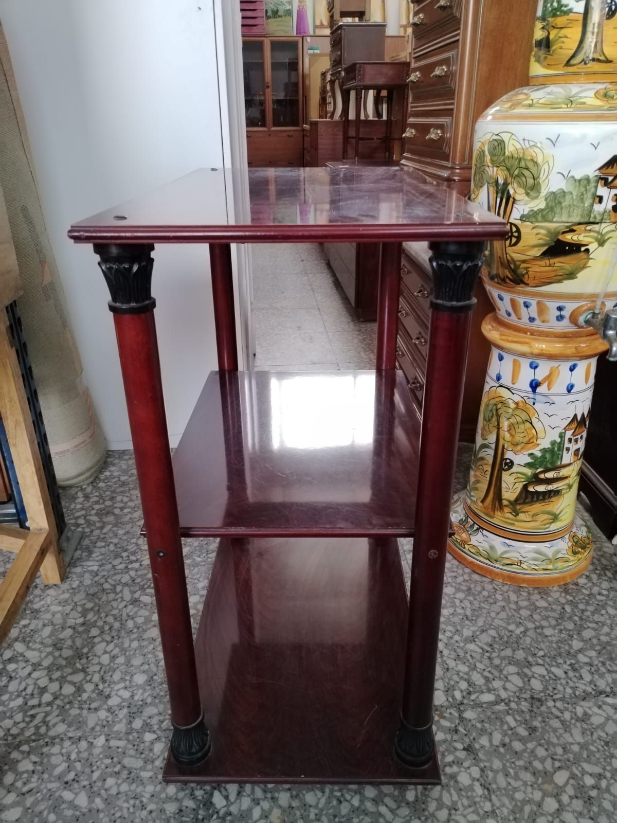 Mueble de tv de madera vinotinto