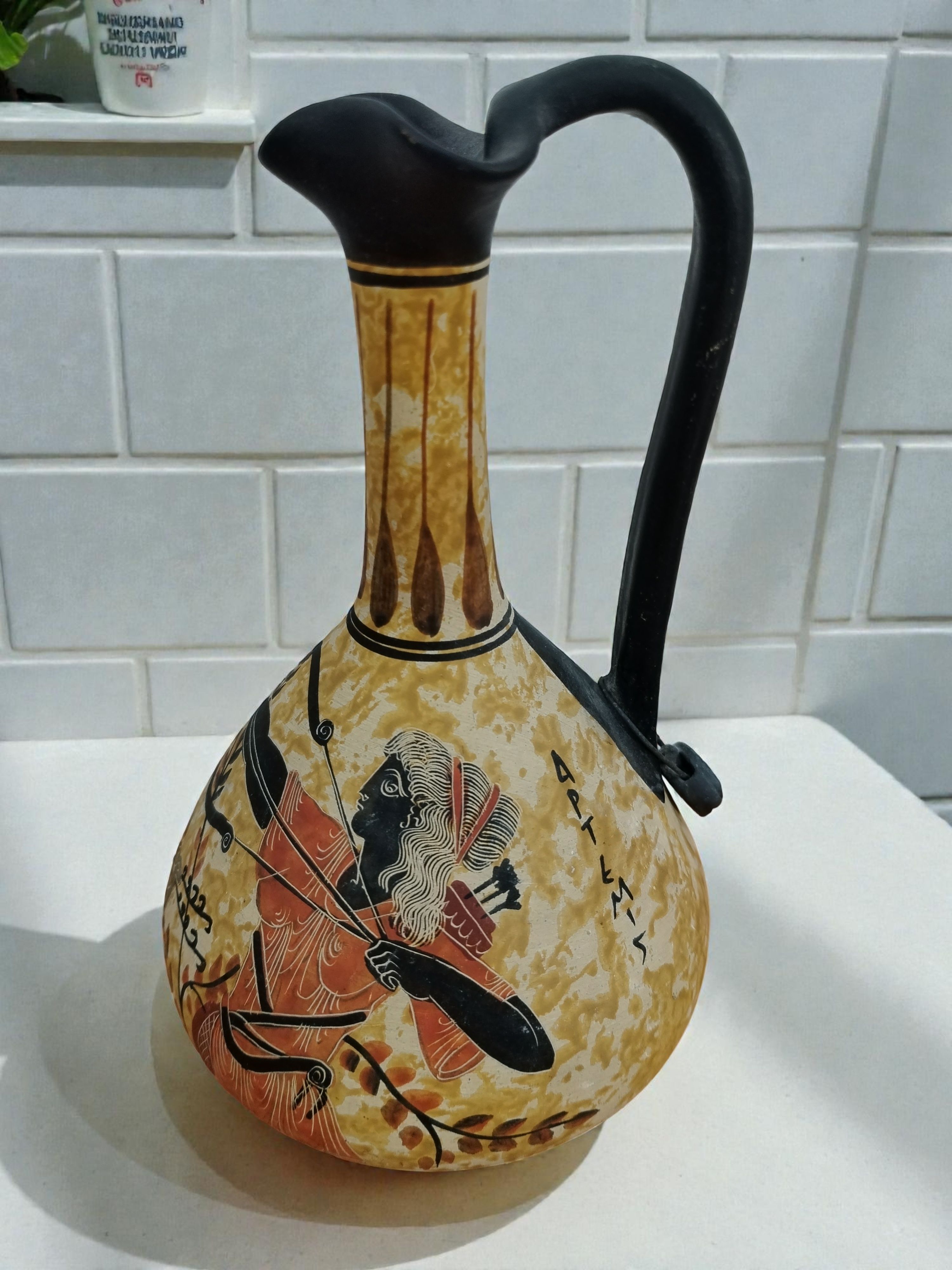 Ánfora decorativa de la diosa Artemisa