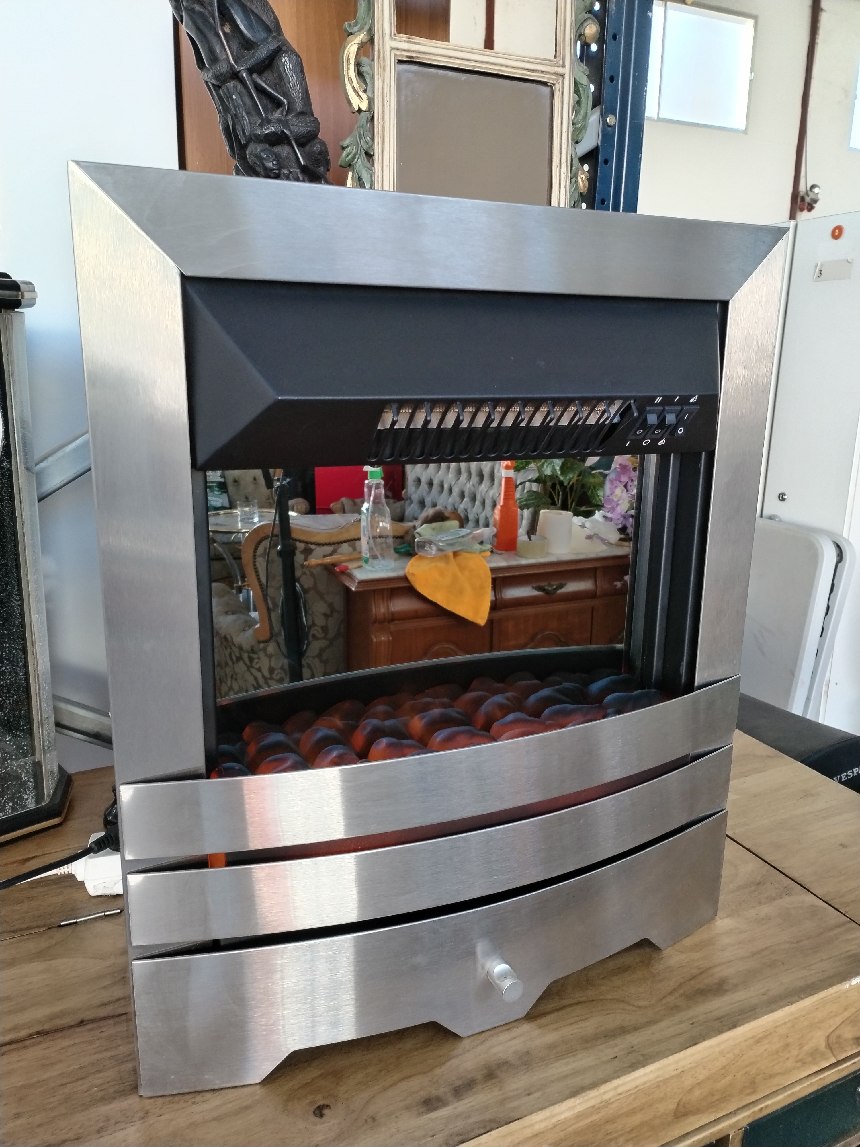 Chimenea eléctrica decorativa con efecto de fuego y piedras - miniatura 3