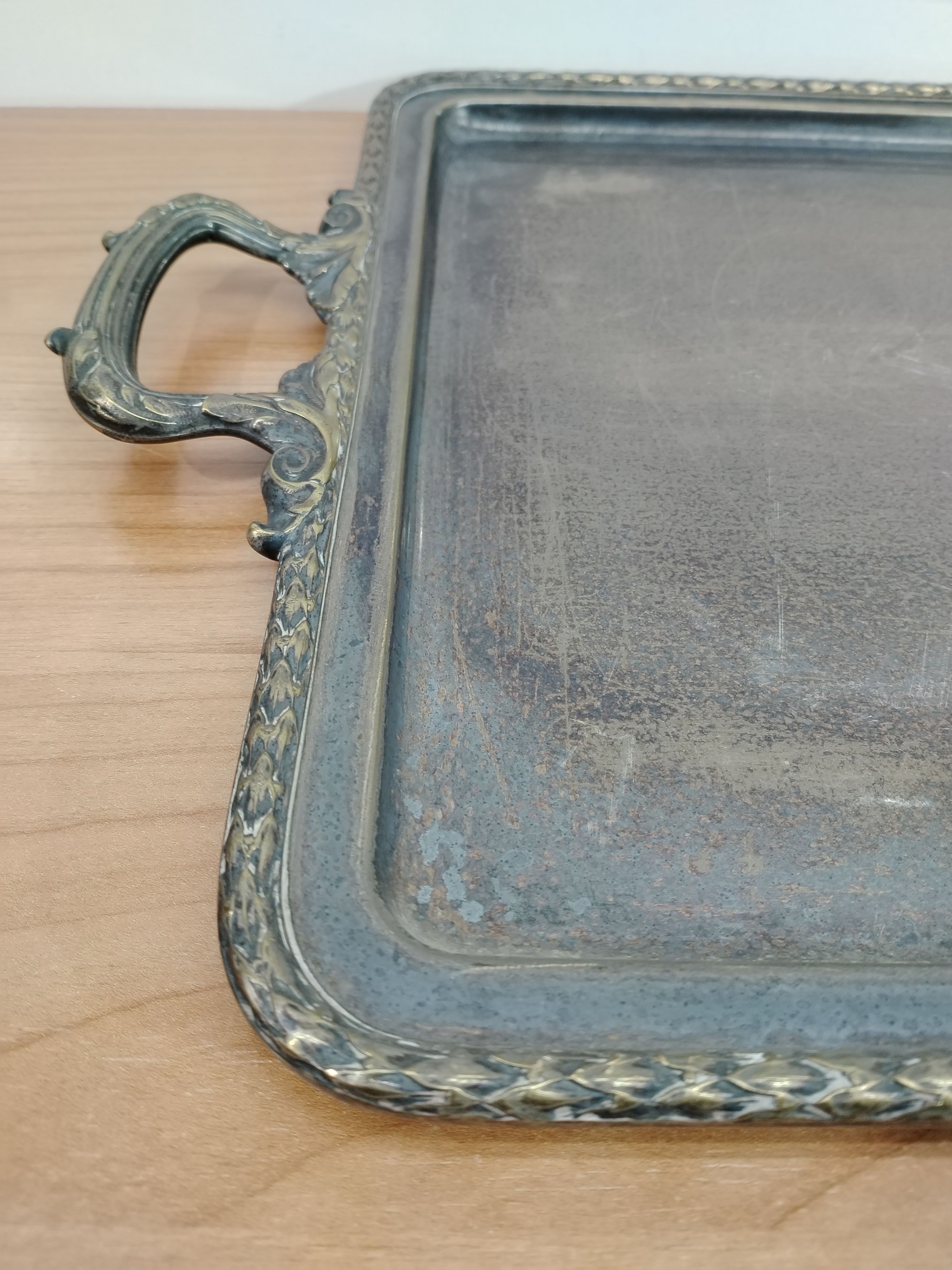 Bandeja Vintage de Metal Plateado con Asas - miniatura 3