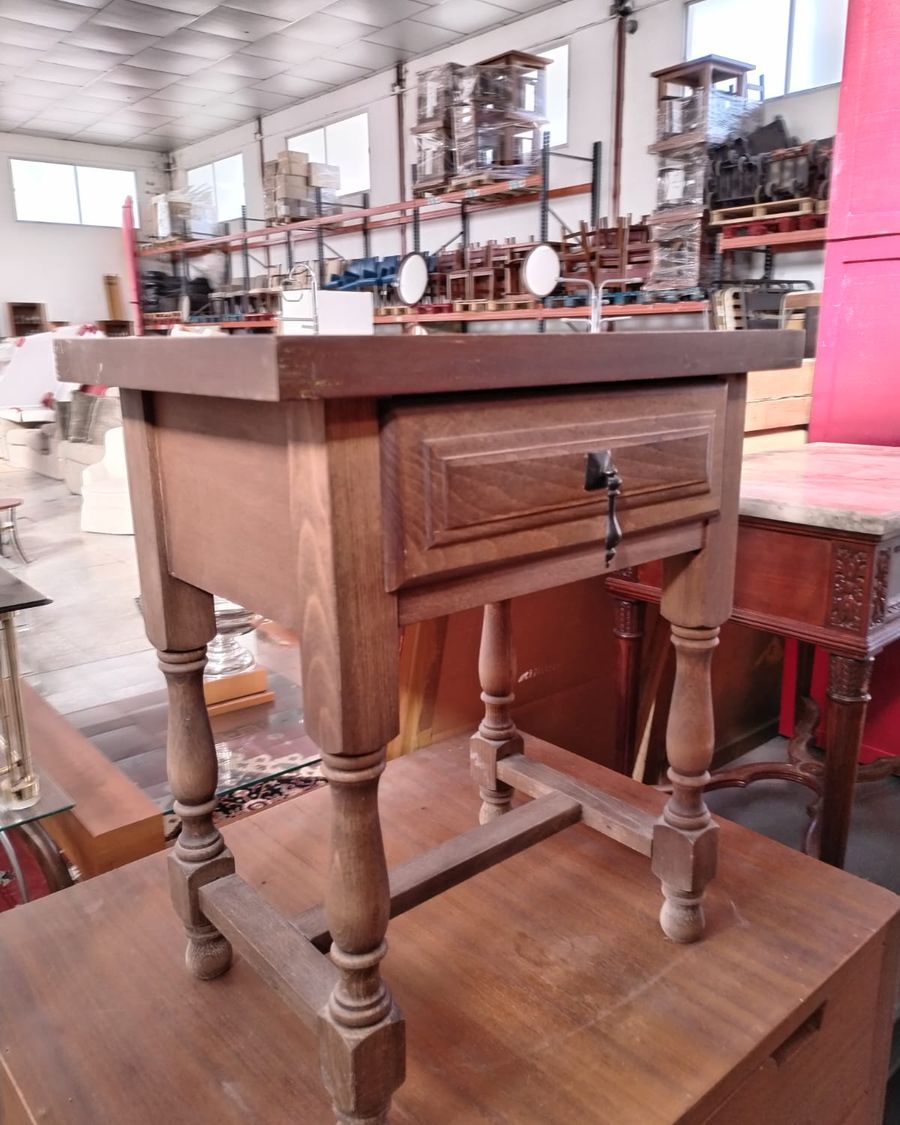Mesilla de noche rústica de madera con un cajón - imagen 2