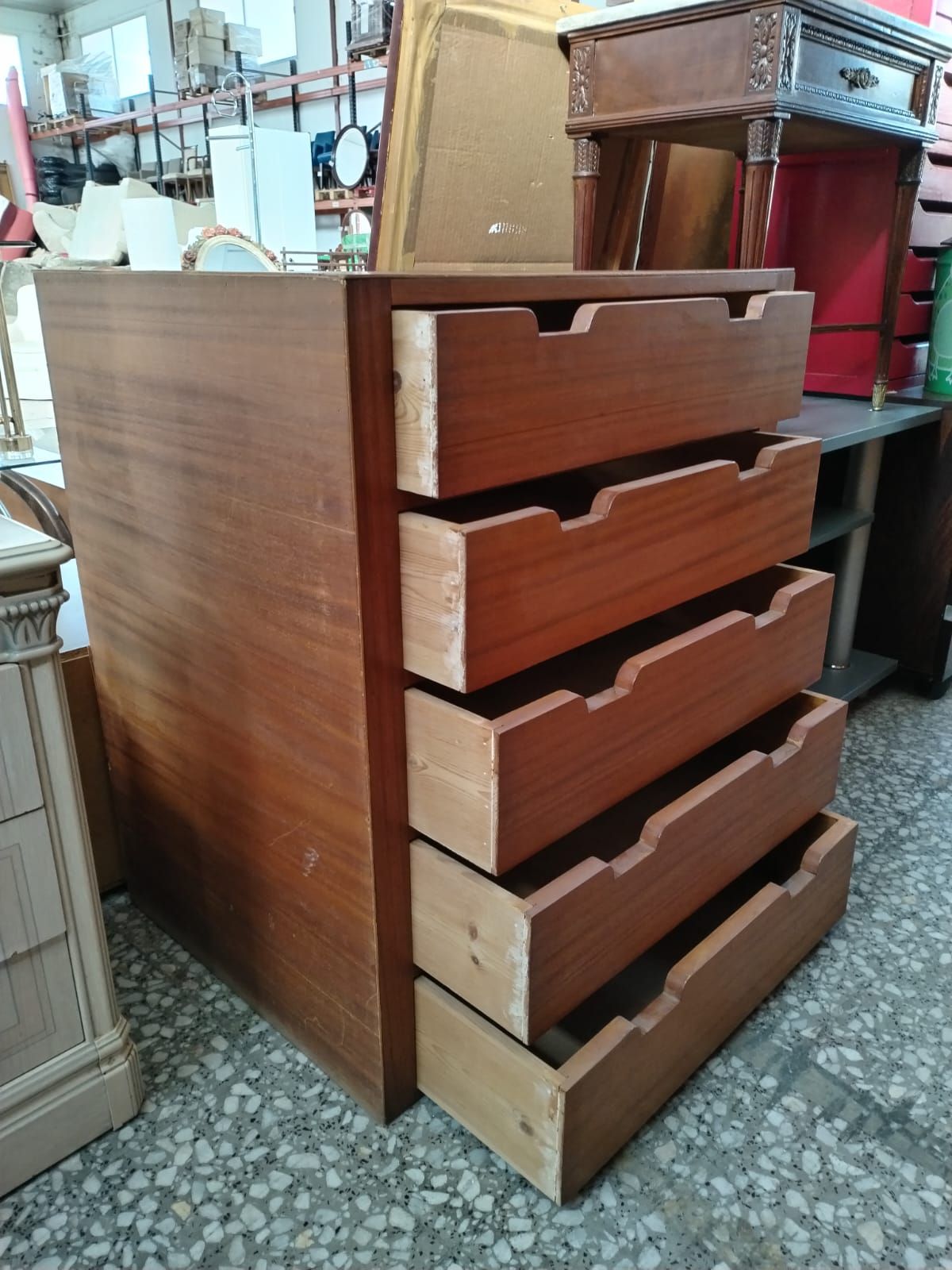 Cajonera de madera moderna con cinco cajones