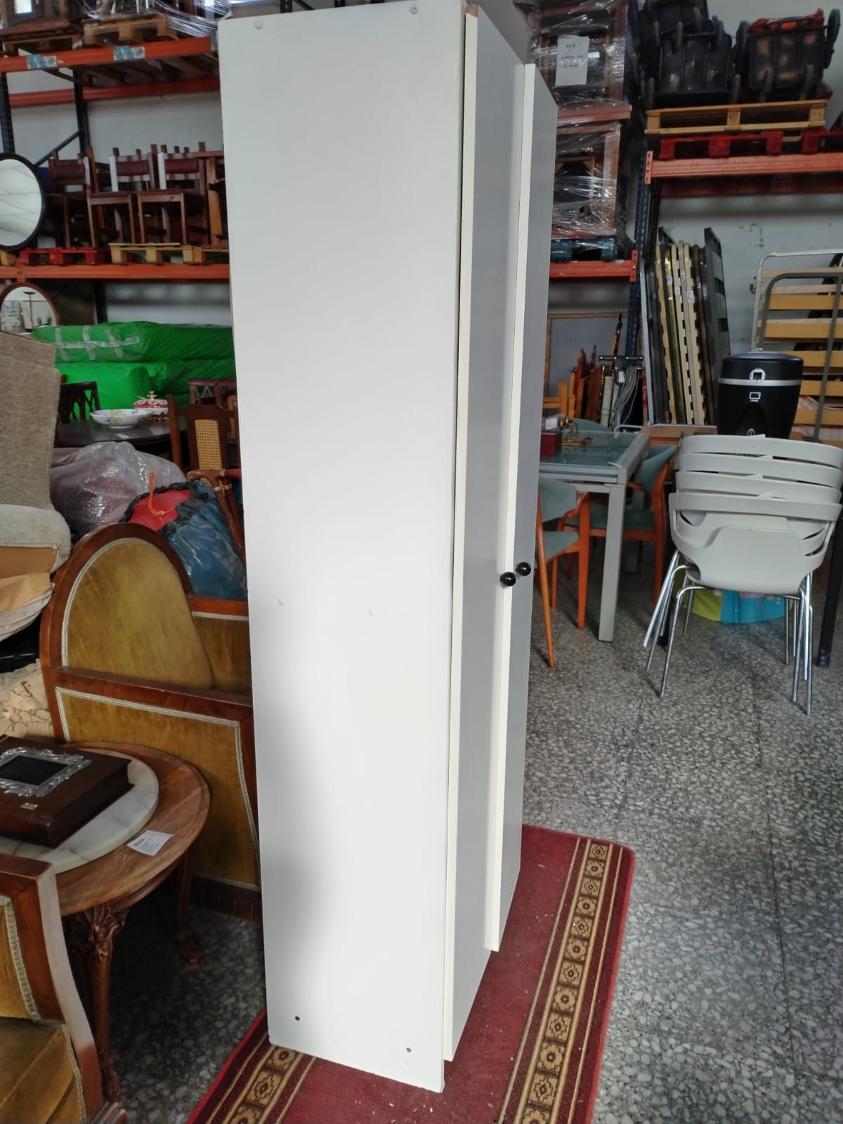 Armario blanco de dos puertas - miniatura 4