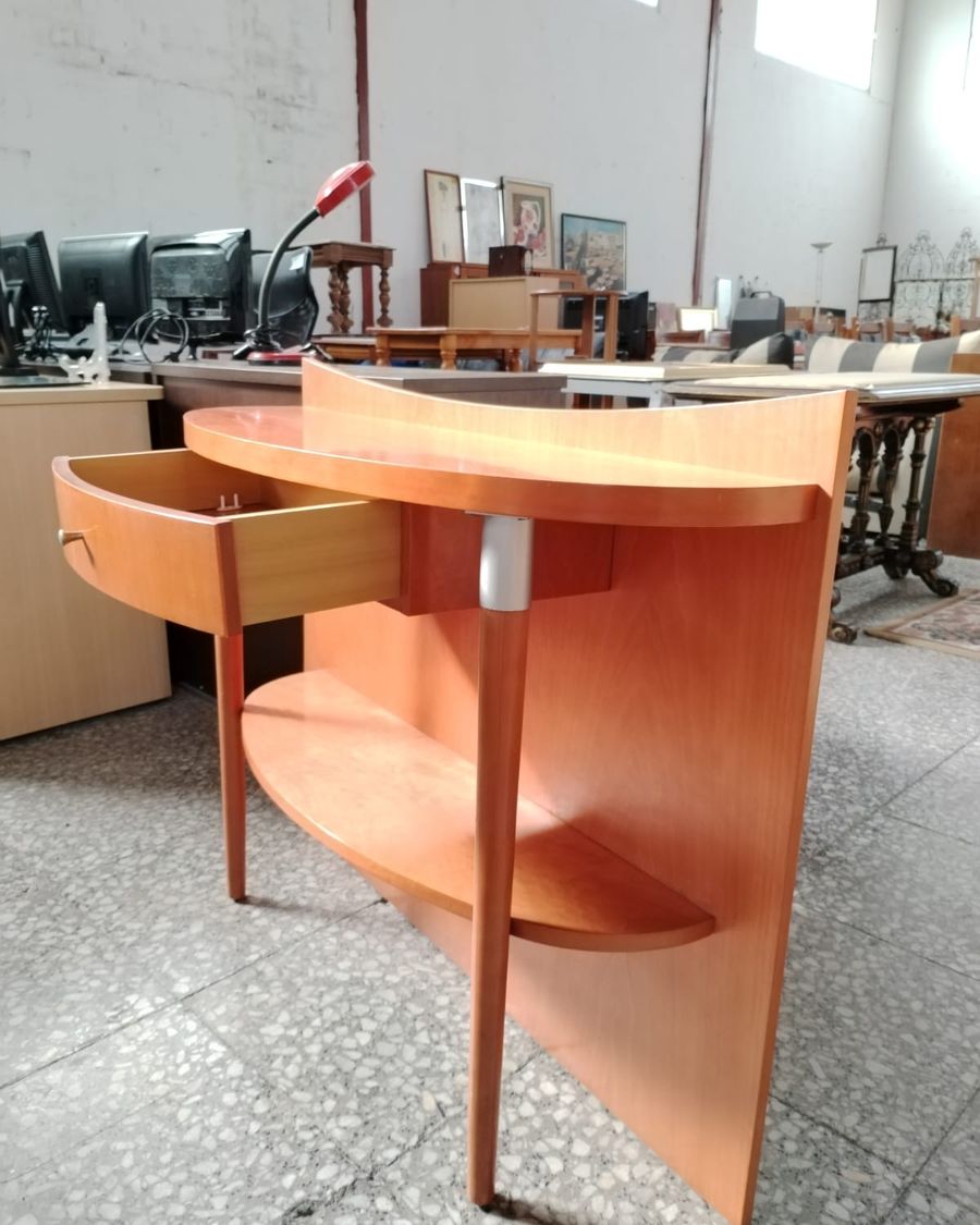Mueble recibidor curvo con cajón y estante - imagen 3