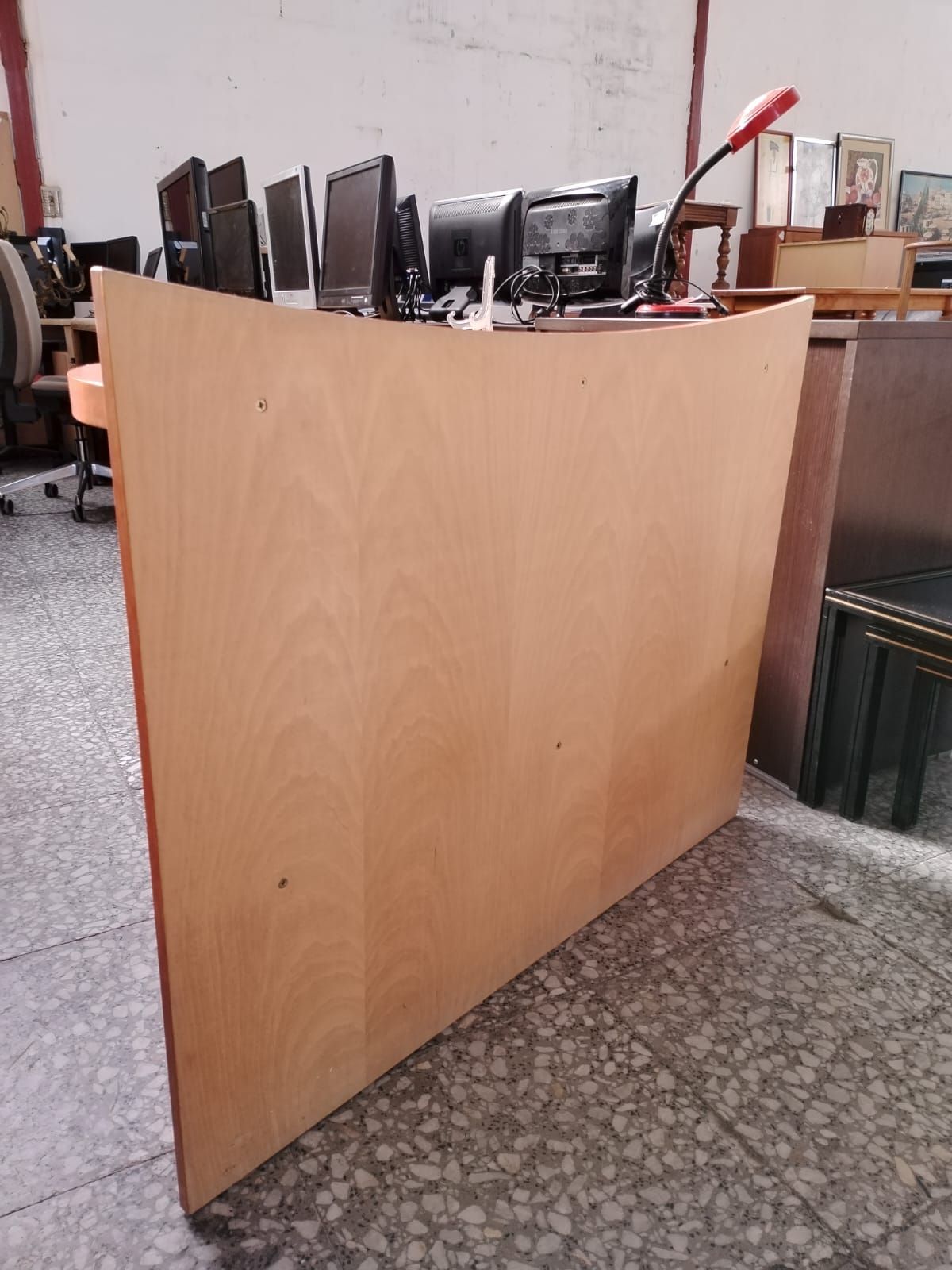Mueble recibidor curvo con cajón y estante - miniatura 4