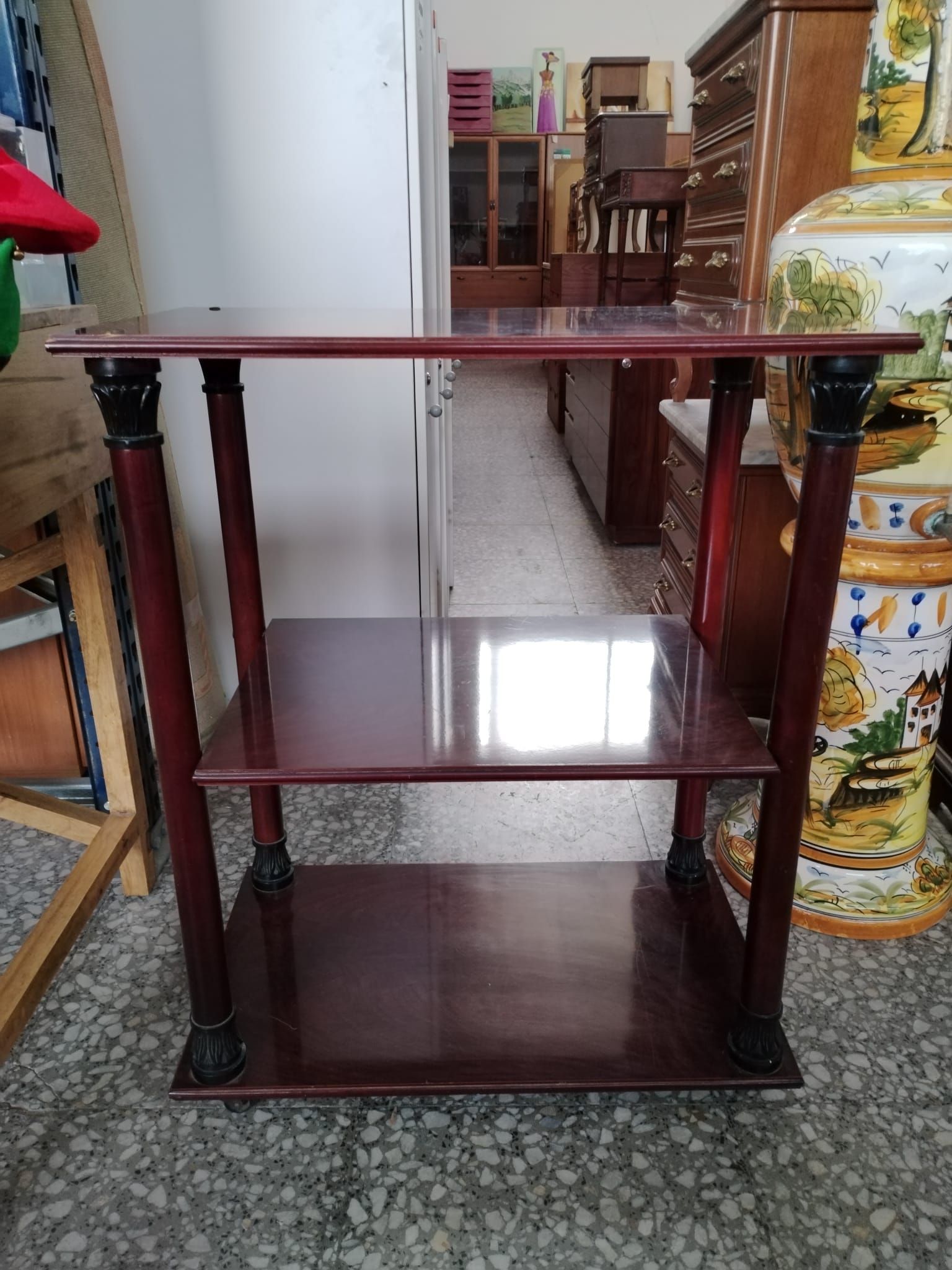 Mueble de tv de madera vinotinto