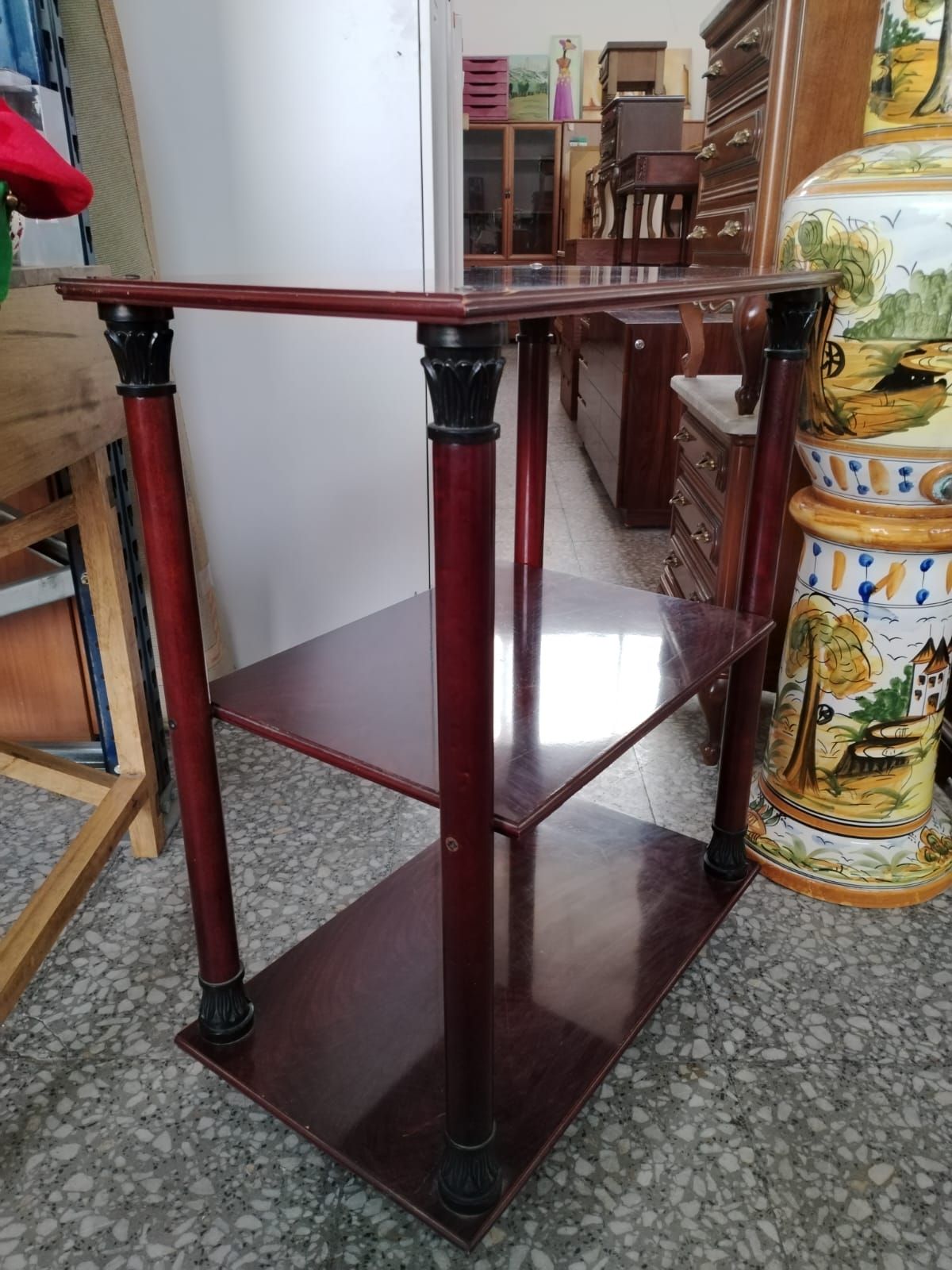 Mueble de tv de madera vinotinto